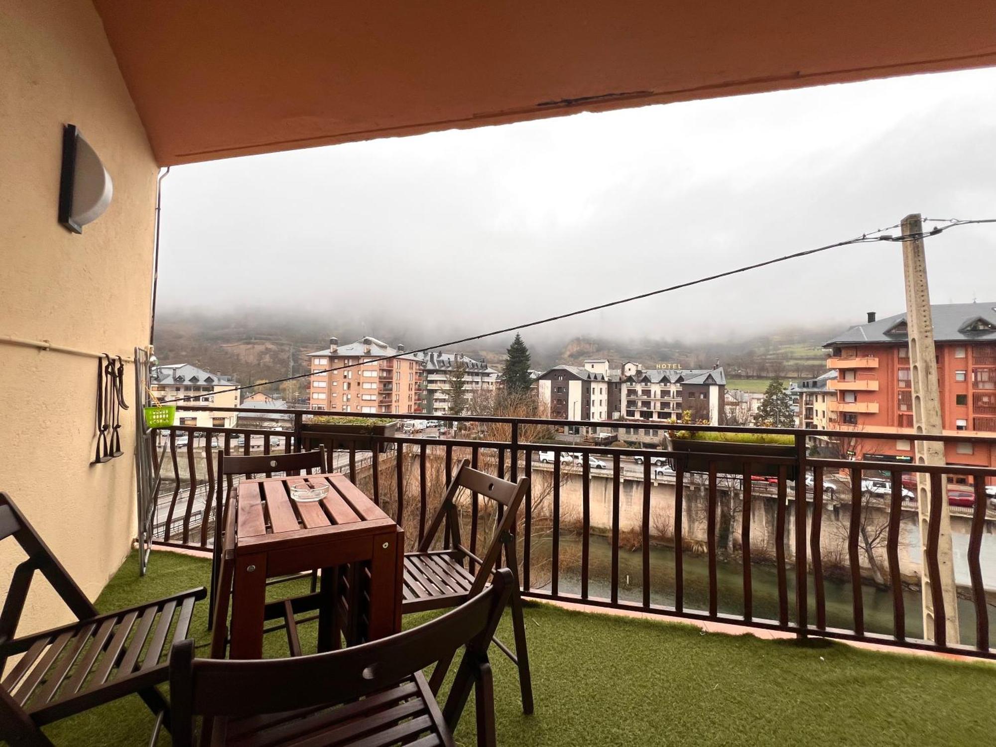 Apartament Les Vernedes - L'Amfitriona Sort Eksteriør bilde